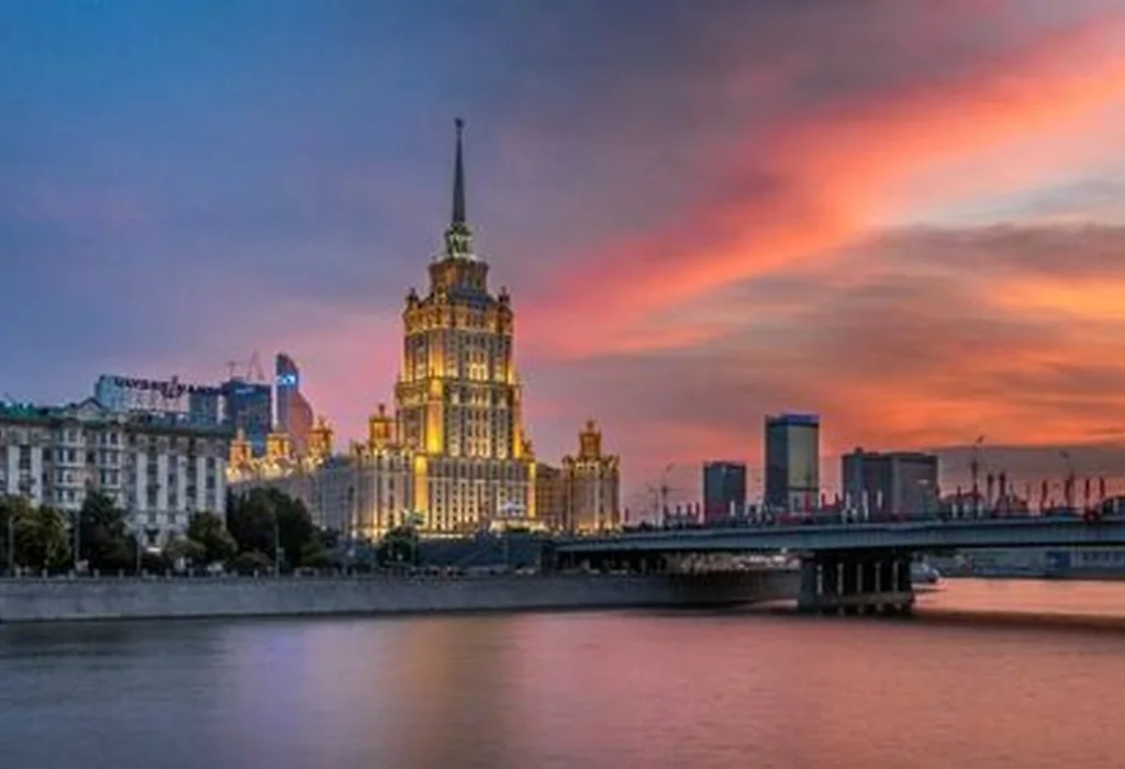 Улучшенный номер SUPERIOR с одной кроватью и диван-кроватью