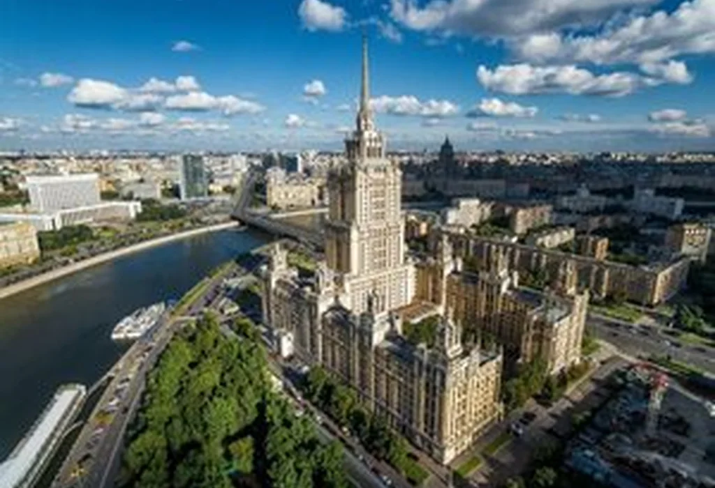 Улучшенный номер SUPERIOR с одной кроватью и диван-кроватью